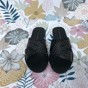 NWT 🏷 Black Sandals